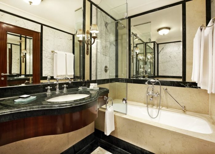 Single Vanity Bathroom with Bath